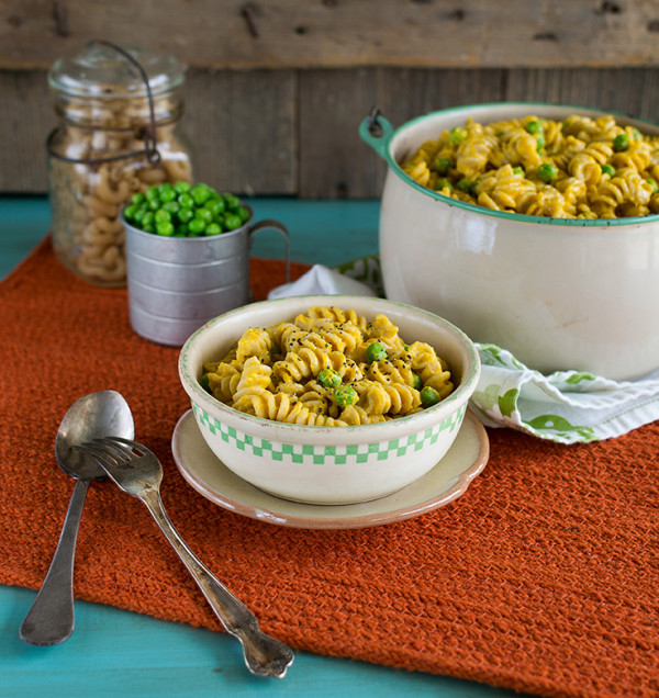 If you love mac and cheese, you'll love this creamy plant-based version! Laura Theodore's Mac 'n Peas gets its creaminess from cashews, not from dairy substitutes.