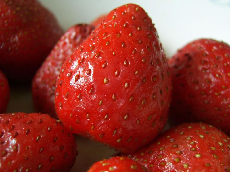 800px-strawberry.jpg