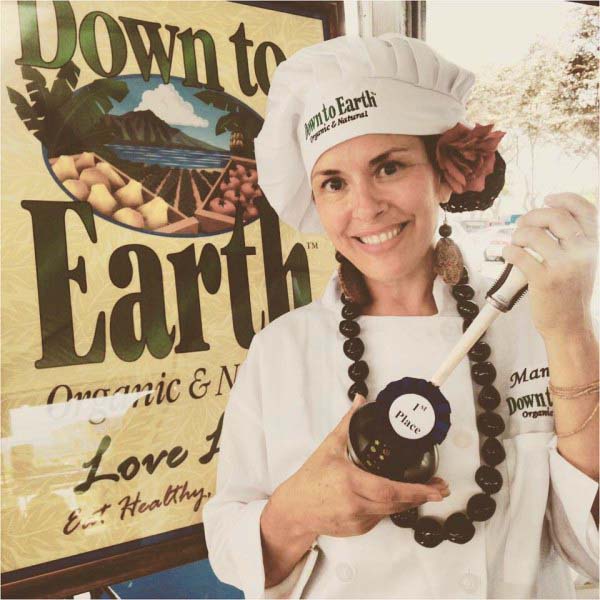 Vegans rejoice! In a big win for plant-based food advocates everywhere, my dear friend Chef Mama T won the 2015 Chili Pepper Festival chili cookoff contest hosted by the Aloha Farm Lovers Market in Honolulu, Hawaii.