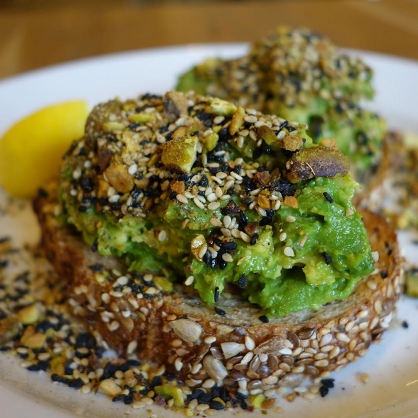 Finding vegan breakfast in Honolulu has never been easier! Check out our list of vegan brunch and vegan breakfast options for my beloved city by the sea. 