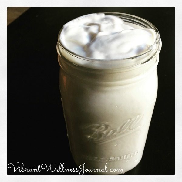 https://eatdrinkbetter.com/wp-content/uploads/2016/12/homemade-yogurt-600x600.jpg