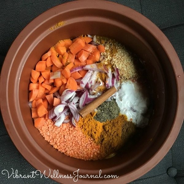 https://eatdrinkbetter.com/wp-content/uploads/2016/12/red-lentil-stew-vita-clay--600x600.jpg